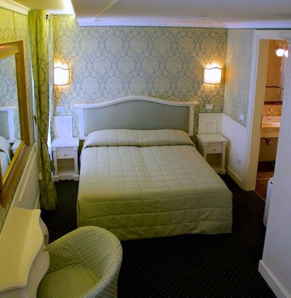 Deluxe Double Room, Canal View photo 2