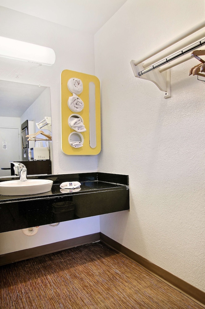 Deluxe Room, 2 Double Beds, Non Smoking, Refrigerator & Microwave - Photo 5