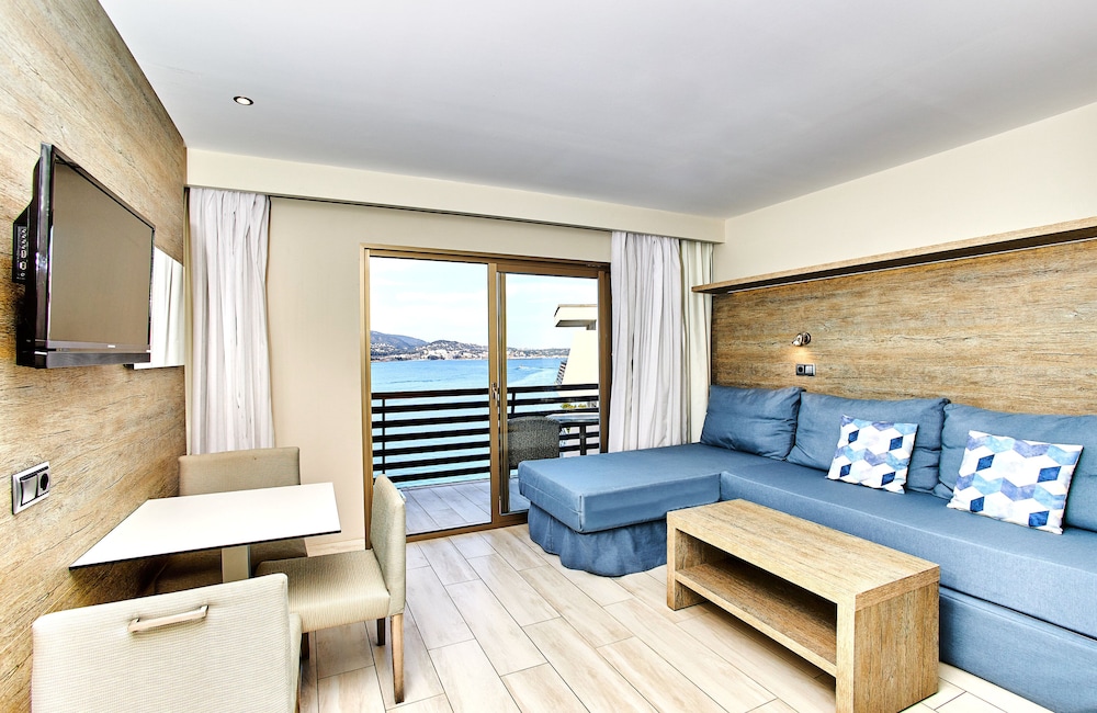 Suite, Sea View (Quintuple Room) thumbnail 5