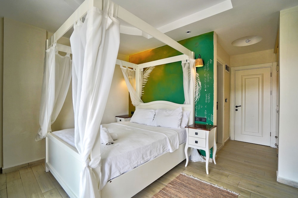 Deluxe Room - Photo 6