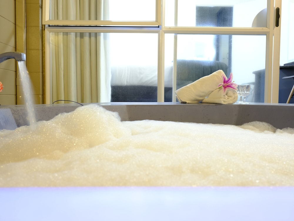 One- Bedroom Apartment With Hot Tub photo 3