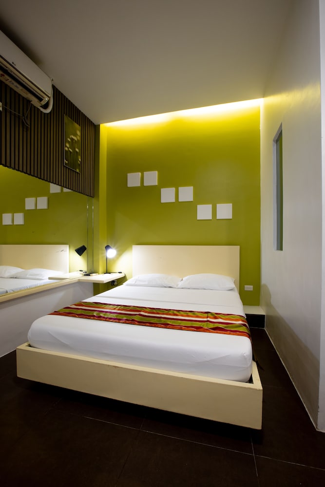 Standard Queen Room - Photo 6
