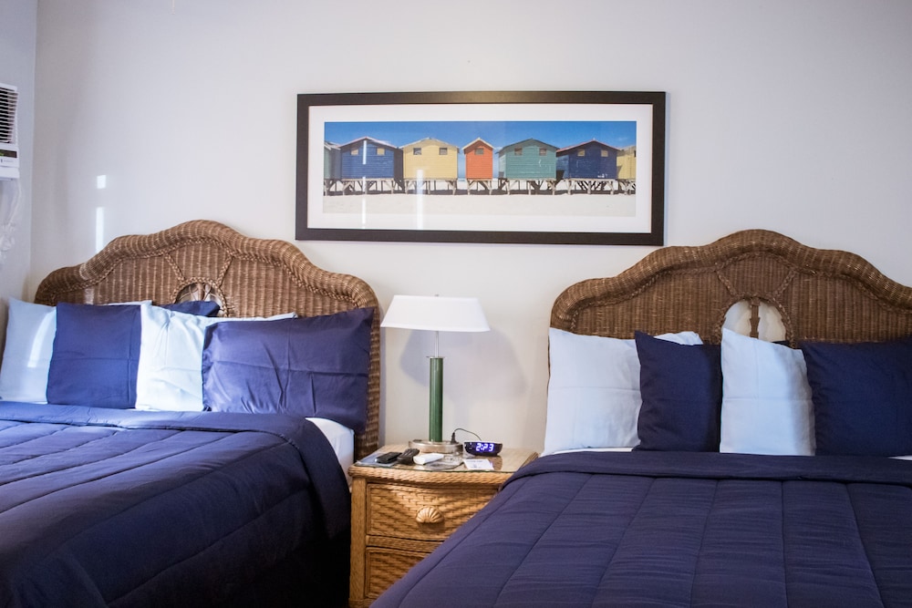 Room, 2 Queen Beds - Photo 8