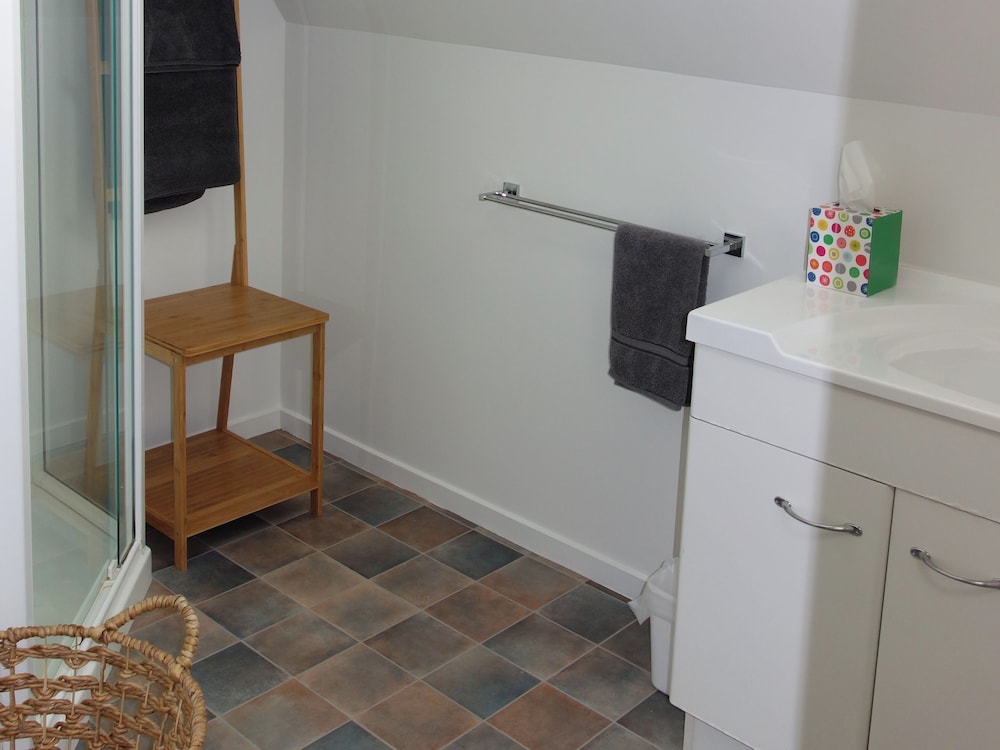 Three Bedroom Unit - Photo 8