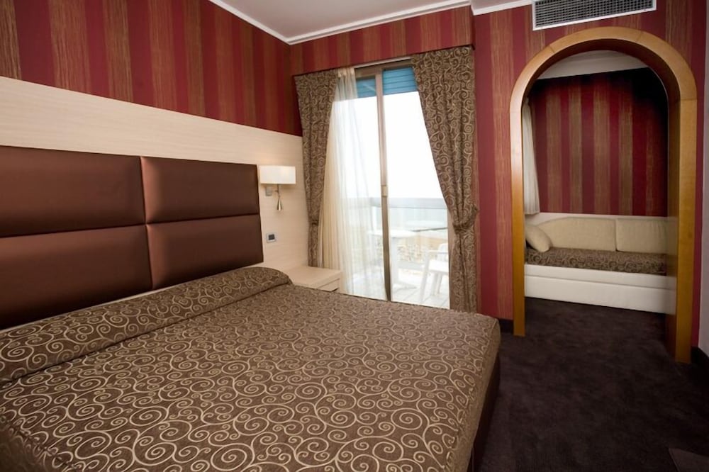 Junior Suite, Partial Sea View photo 2