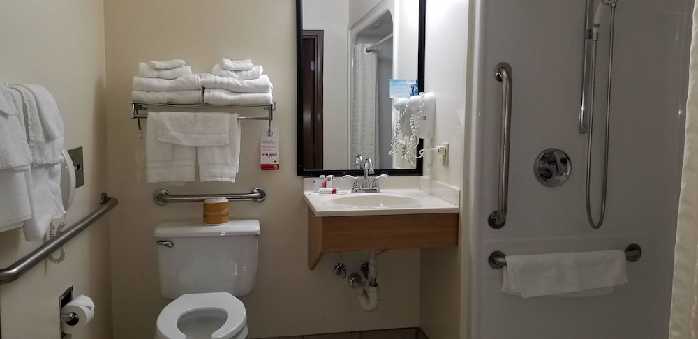 Room, 2 Double Beds, Accessible, Non Smoking (Mobility, Bathtub w/Grab Bars) - Photo 5