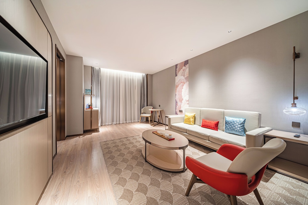 Executive Suite, City View