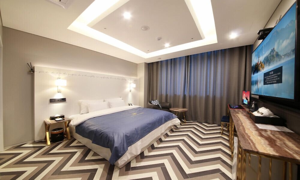 Standard Double Room - Photo 15