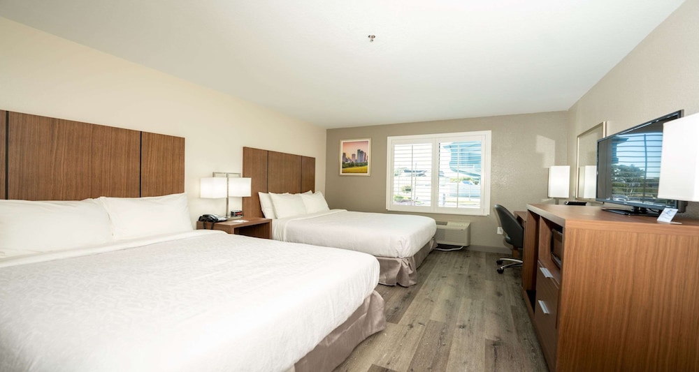 Standard Room, 2 Queen Beds, Non Smoking, Refrigerator & Microwave - Photo 1