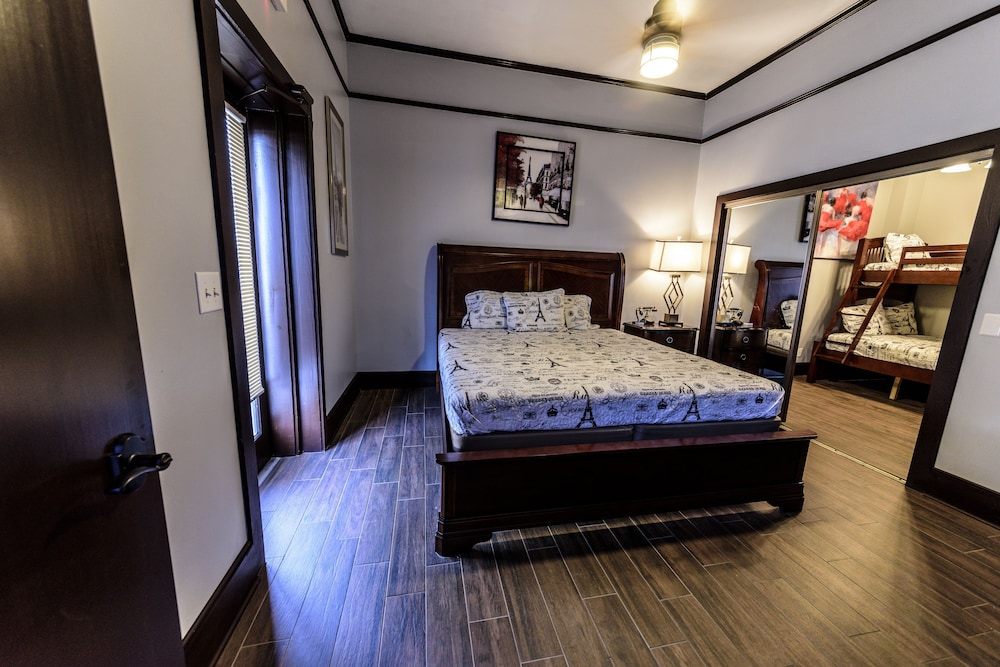 Presidential Suite, 2 Bedrooms, Kitchenette, Twin over Full (Room 12) photo 1