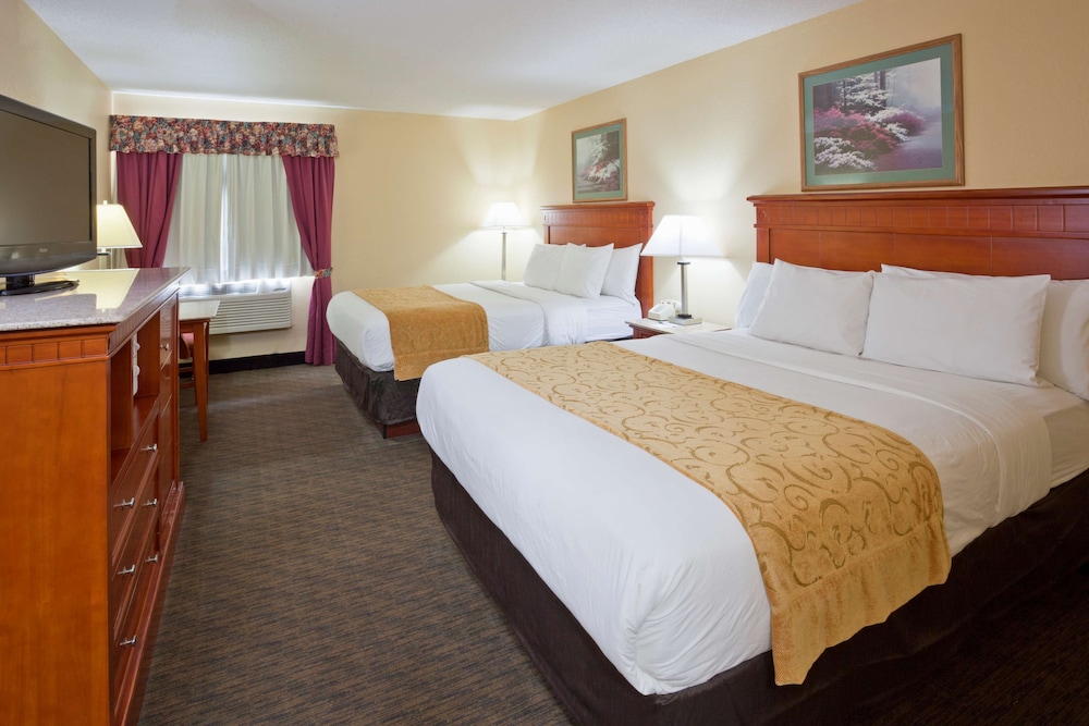 Deluxe Room, 2 Queen Beds (Non-Accessible)