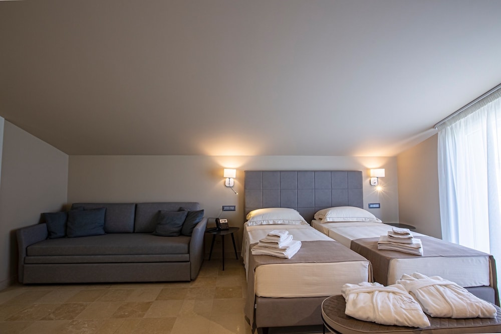 Classic Triple Room - Photo 7