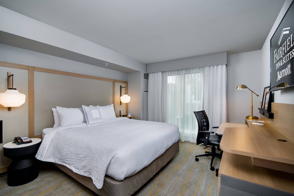 Studio, 1 King Bed with Sofa bed, Balcony (Mobility Accessible, Tub) - Photo 2