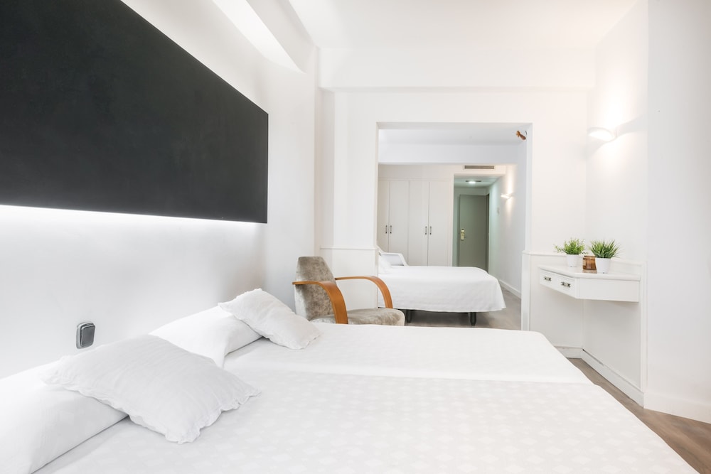 Quadruple Room - Photo 5