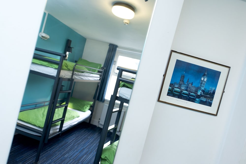Room (5 Bed Double Private Ensuite) photo 2