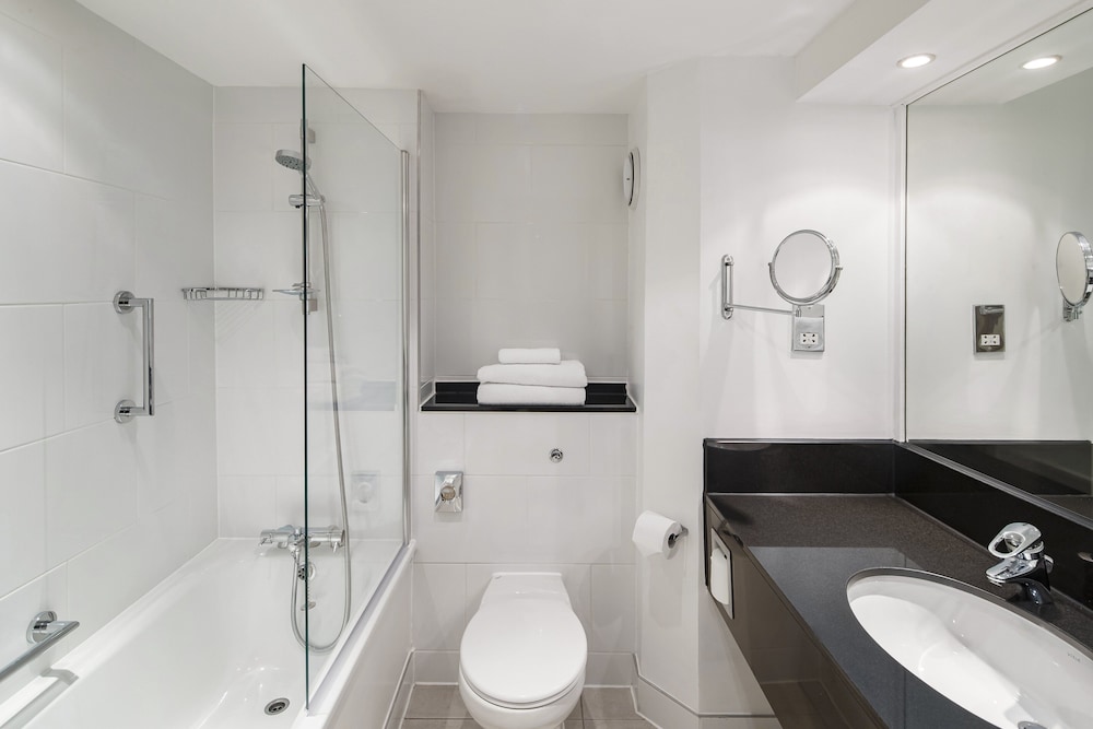Standard Room, 1 Queen Bed, River View (High Floor) - Photo 5