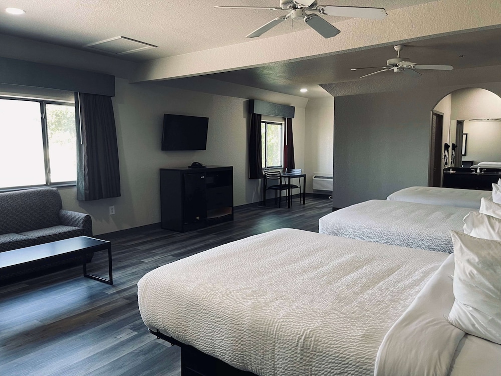 Room, Non Smoking, Refrigerator & Microwave