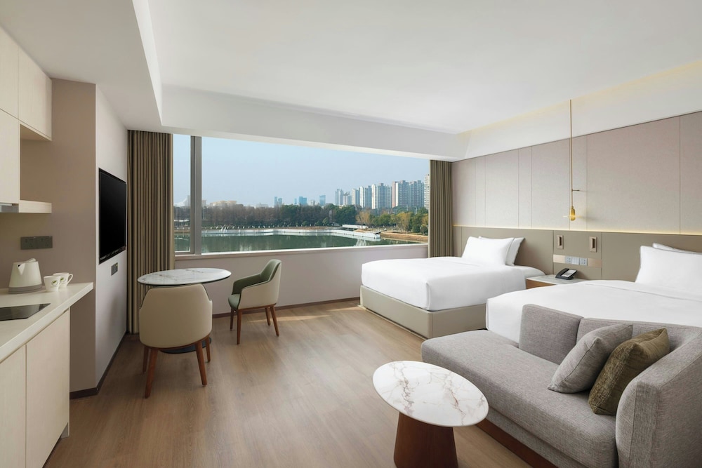 Alive Twin Room Lake View