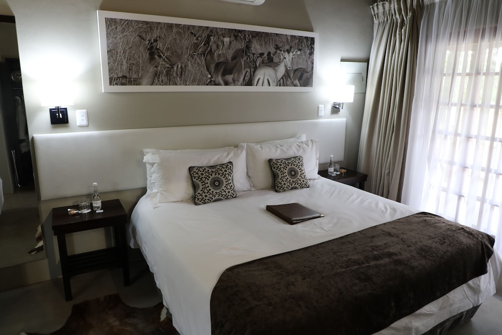 Deluxe Room, Ensuite photo 2