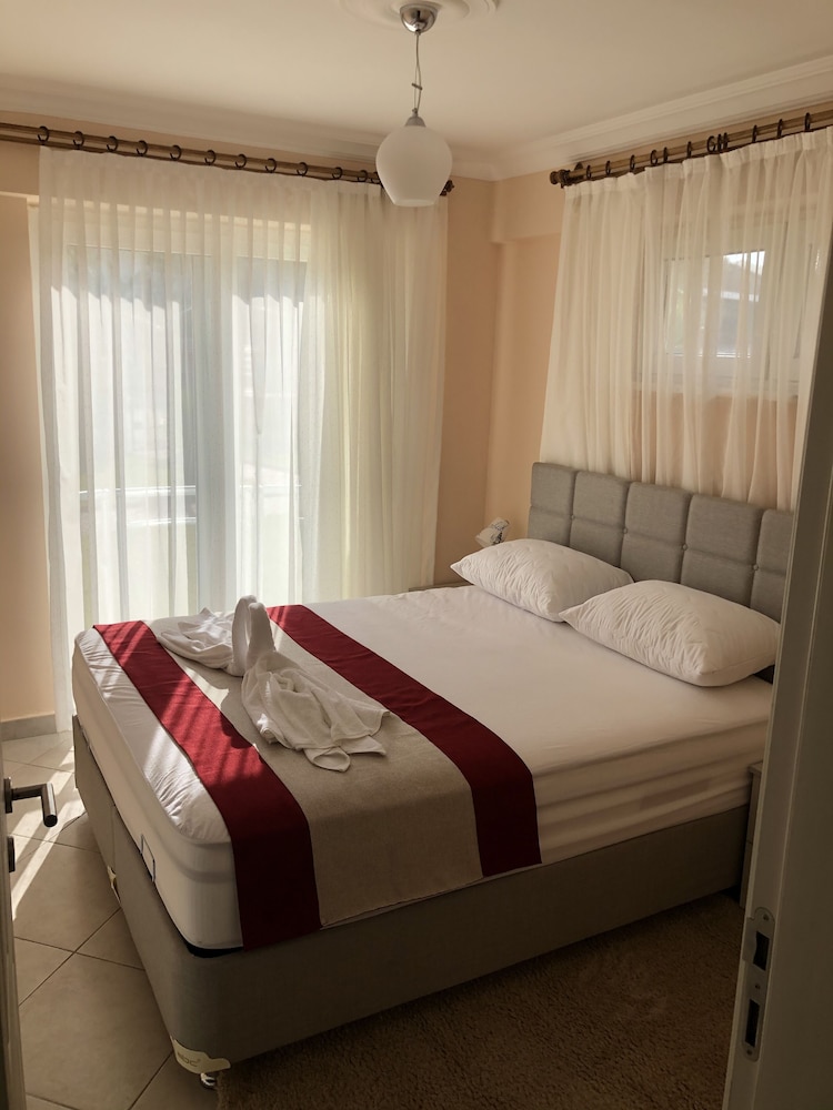 Room - Photo 11