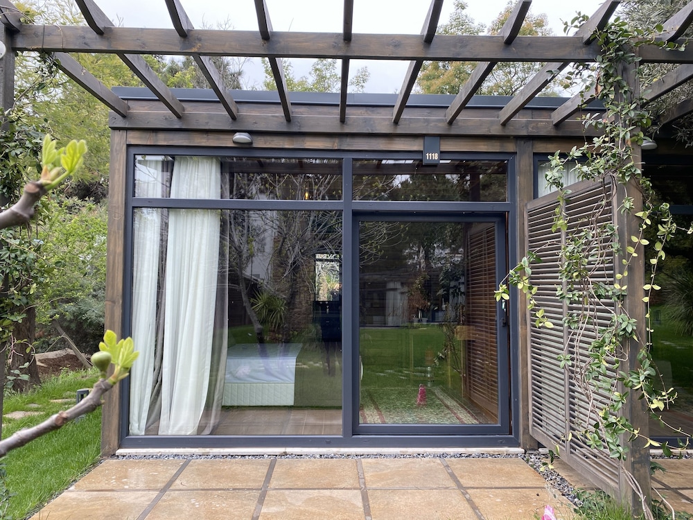 Deluxe Bungalow - Photo 3