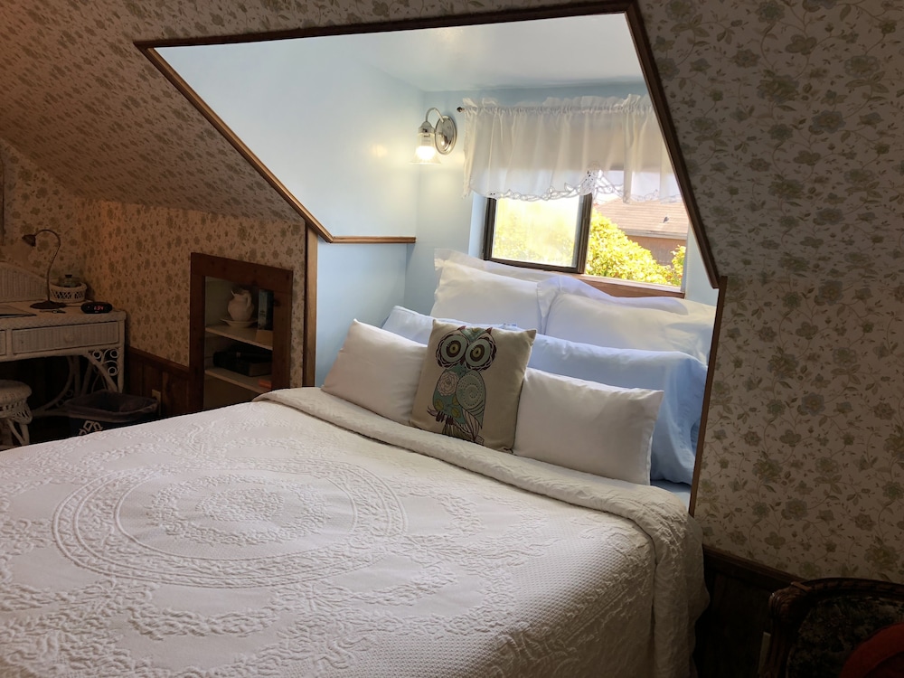Granny s attic photo 2