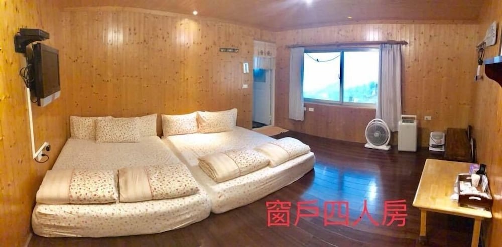 Quadruple Room (203 Window ) photo 1