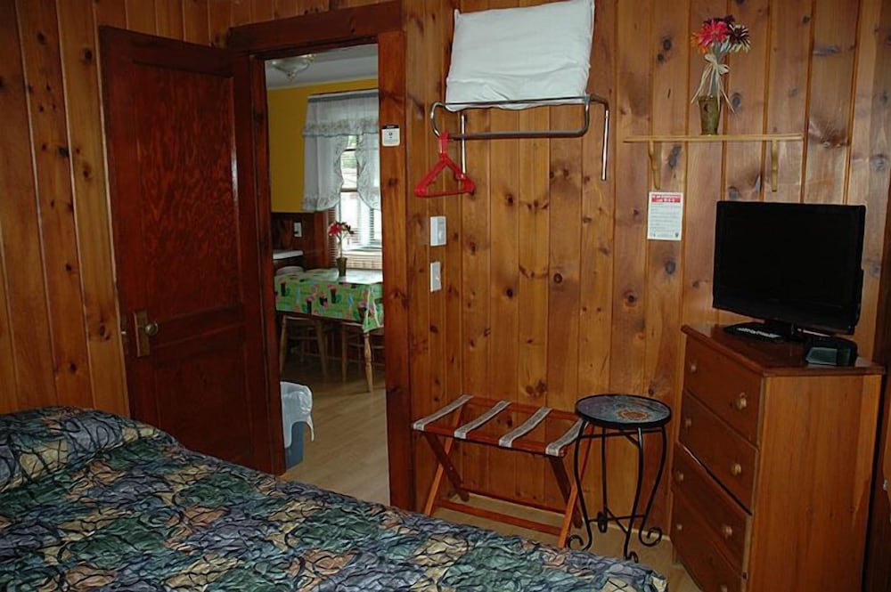 Premium Cottage, 2 Bedrooms, Deck, Porch, Kitchen