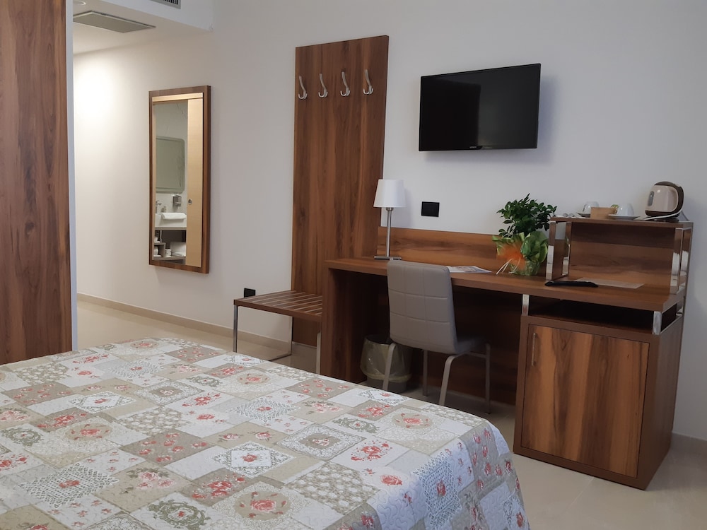 Standard Double or Twin Room photo 3