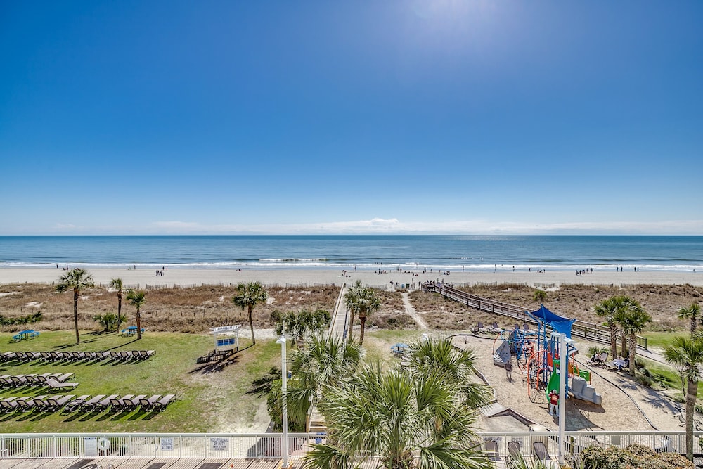 Deluxe Studio, 1 King Bed with Sofa bed, Oceanfront - Photo 10
