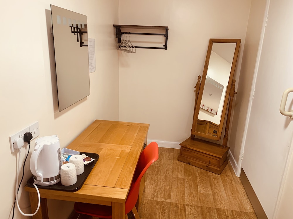Double or Twin Room, Ensuite ( (Twin option Available)) photo 3
