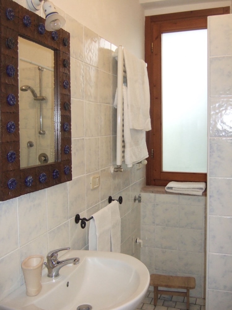 Apartment, 2 Bedrooms, Fireplace, Ground Floor photo 3