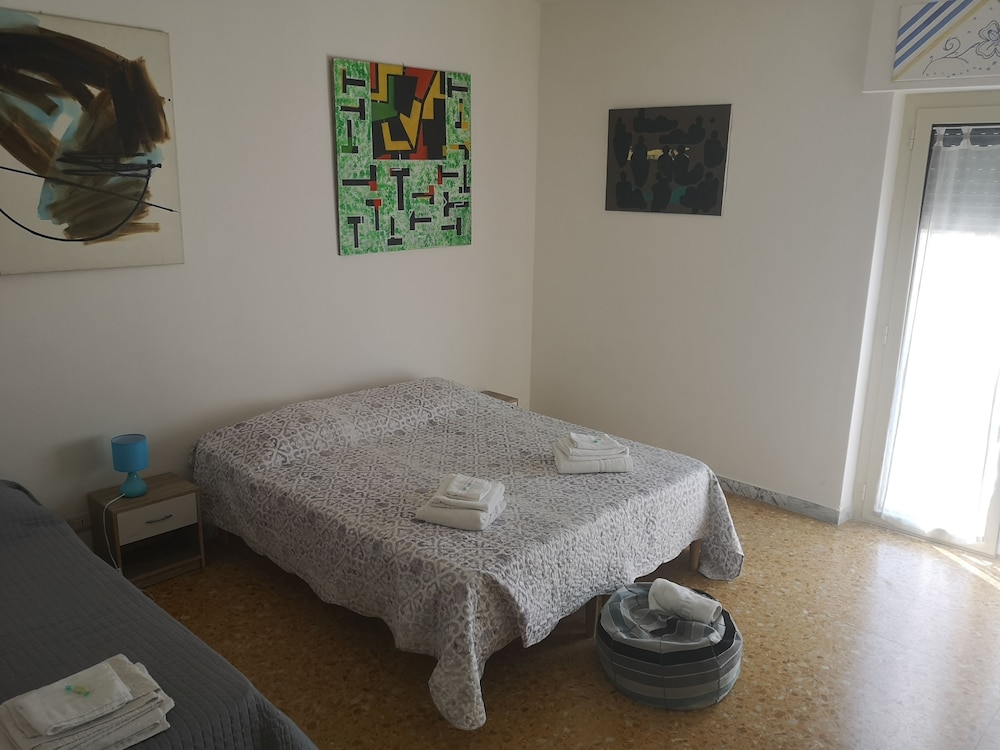City Triple Room, Shared Bathroom, Courtyard View