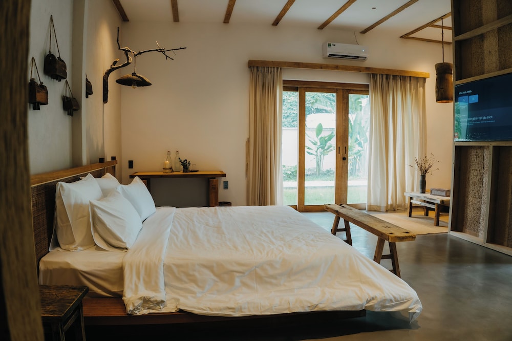 Family Studio Suite, Patio, Garden View