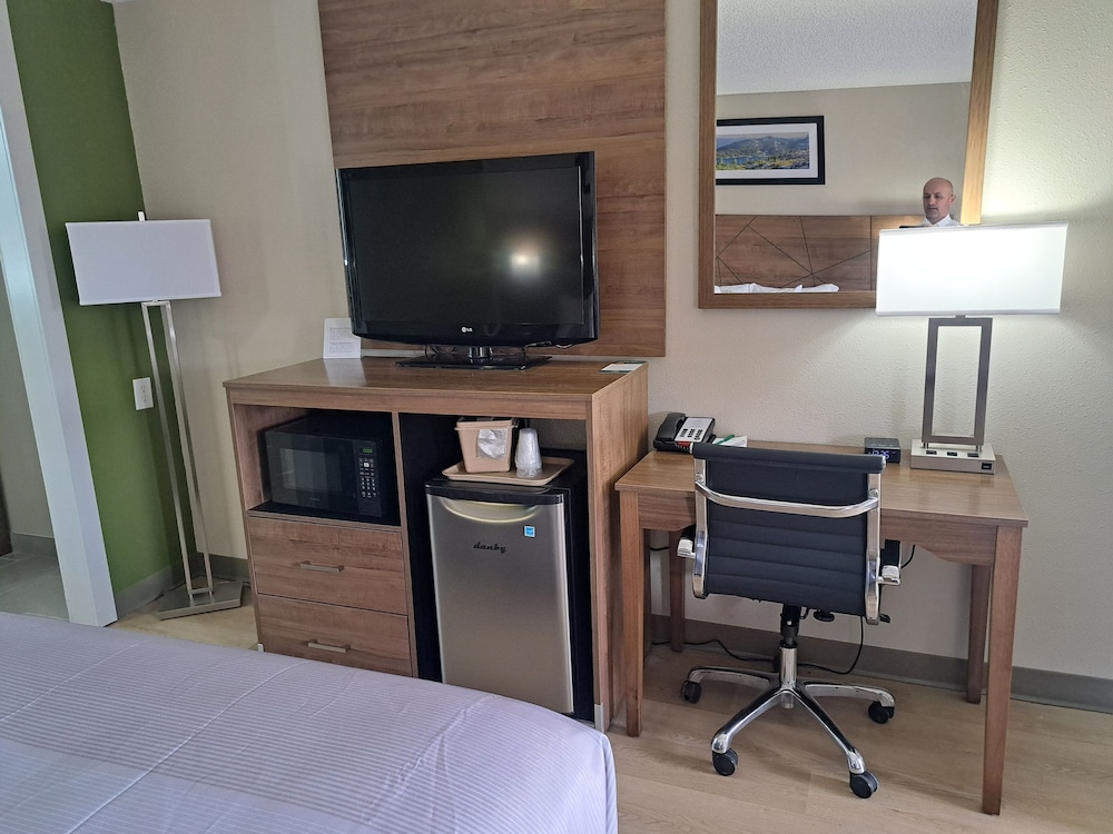 Room, 1 King Bed, Accessible, Non Smoking - Photo 2