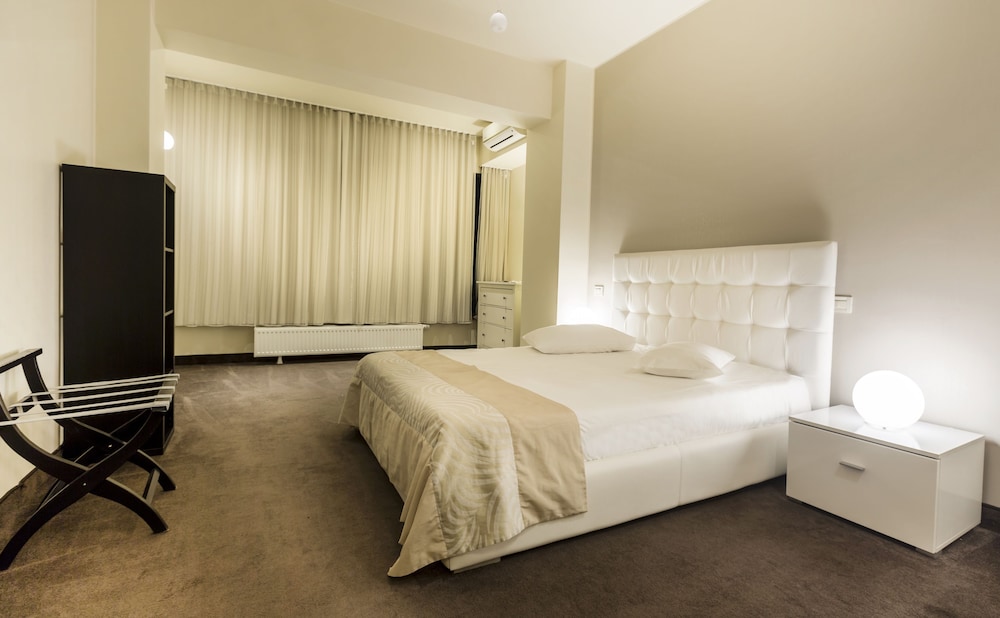 One-Bedroom Suite photo 2
