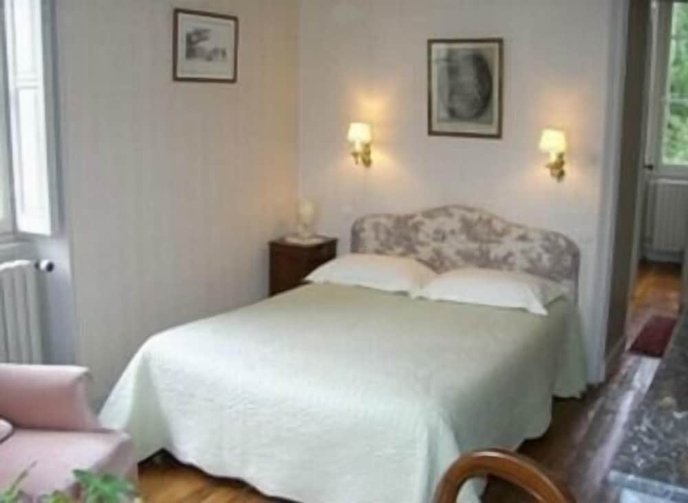 Standard Double Room - Photo 10