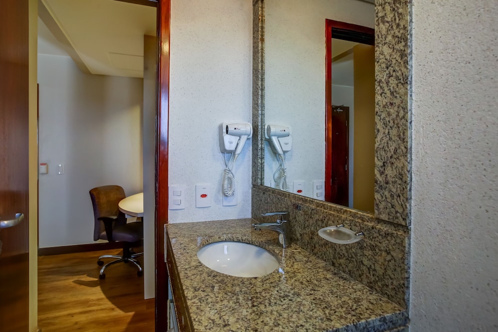 Superior Suite, 1 Queen Bed, Non Smoking - Photo 4