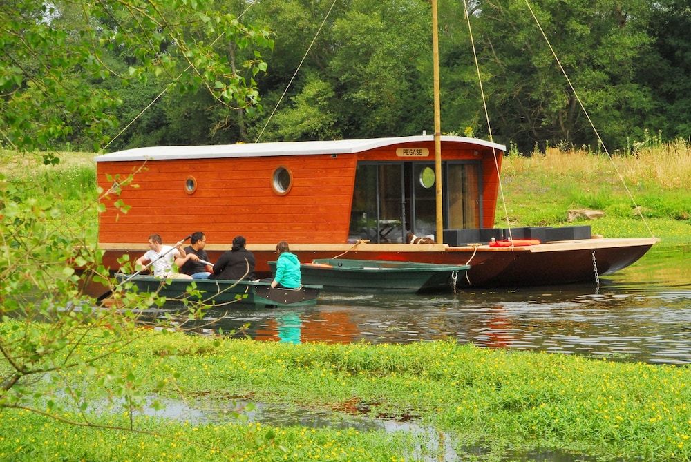 Toue Cabanée 4/5 people - (Anchorage Boat ) photo 2