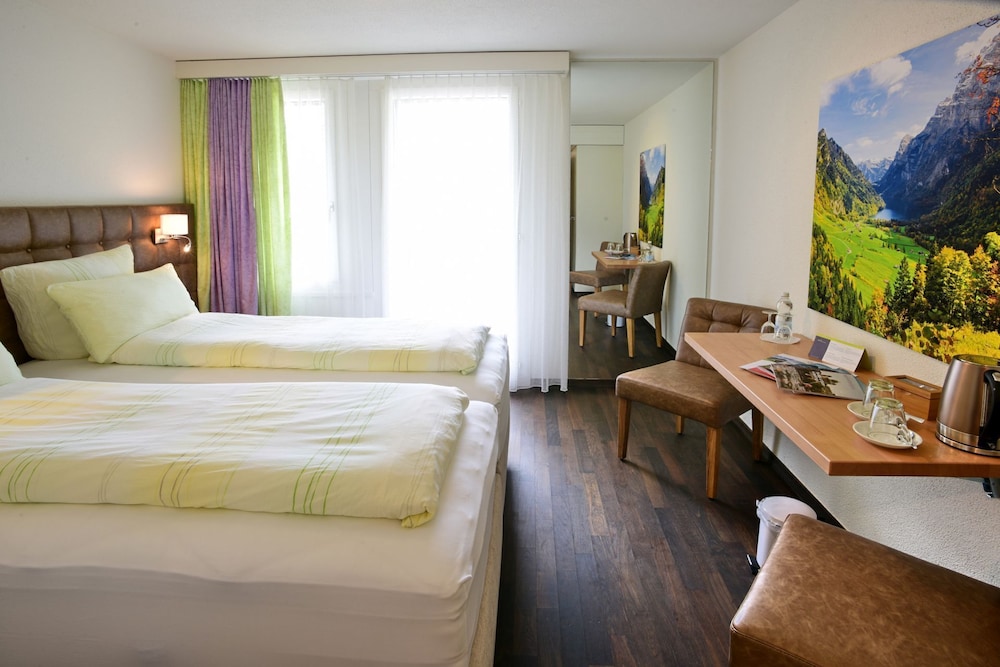 Room, 2 Twin Beds, Lakeside