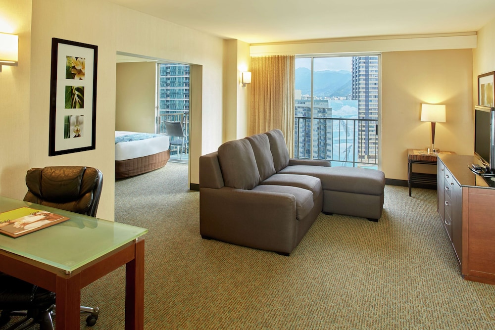 Suite, 2 Queen Beds (Ohana Suite, City/Mountain View) photo 2