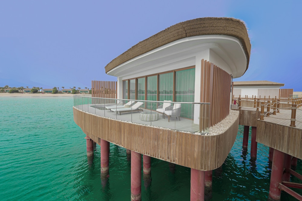 Water Bungalow - Photo 2