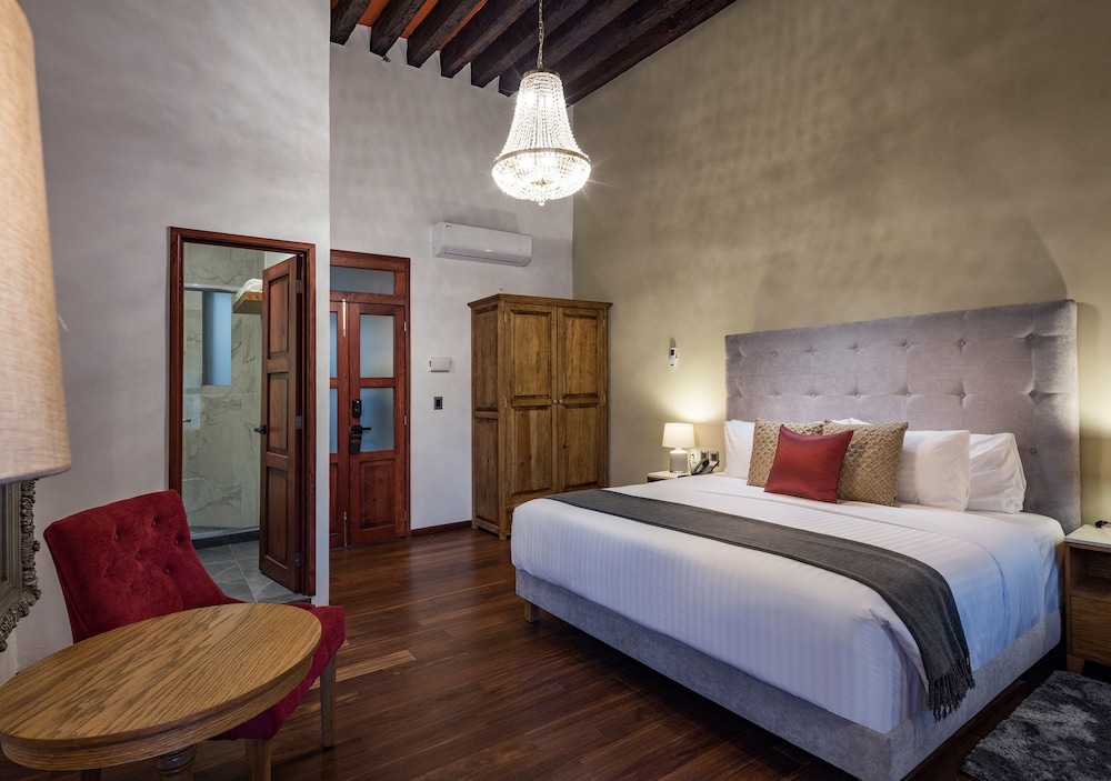 Standard Double Room, 1 King Bed, Balcony, City View photo 3