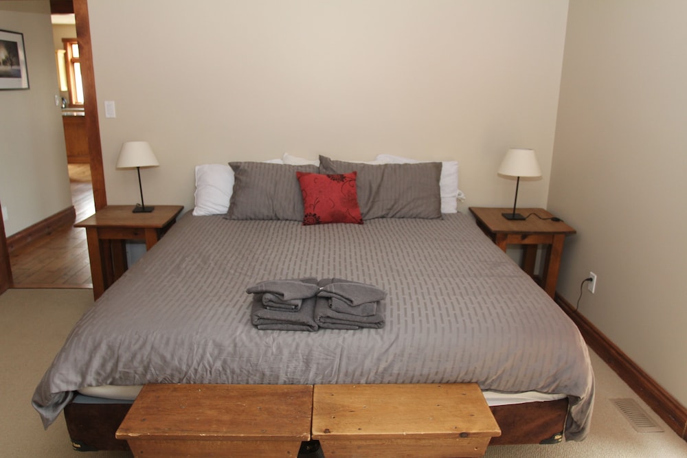 Luxury House, Mountain View, Mountainside (Linen & Towels Not Included) photo 1