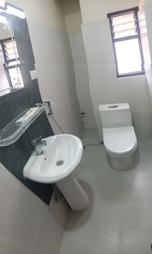 Standard Twin Room - Photo 2