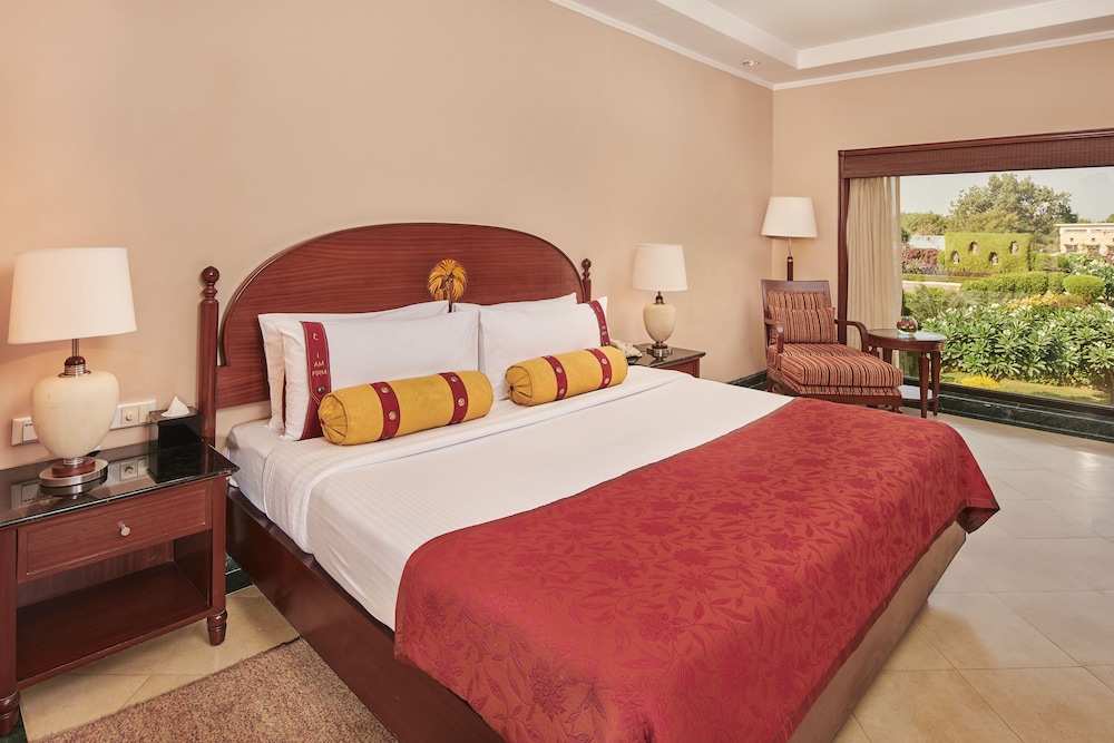 Deluxe Room, 1 King Bed, Garden View - Photo 5