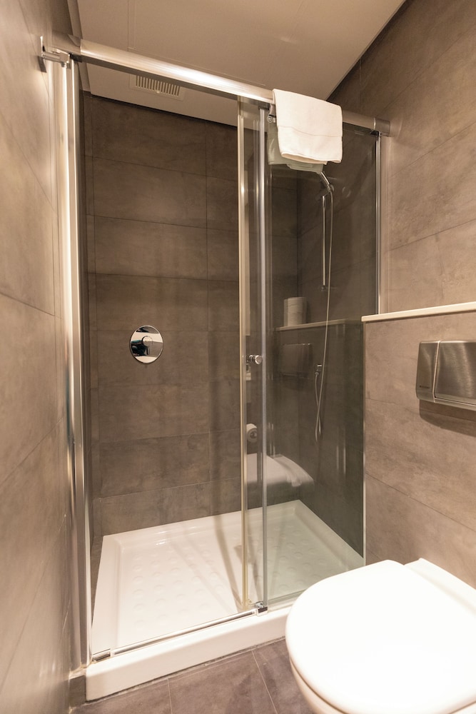 Basic Twin Room, 2 Twin Beds, Courtyard View