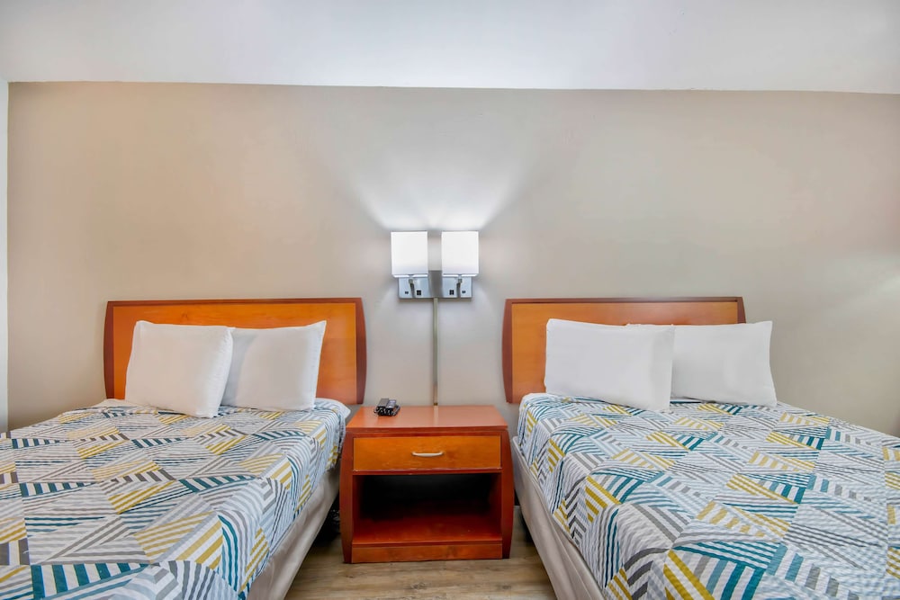 Standard Room, 2 Queen Beds, Smoking, Refrigerator & Microwave - Photo 1