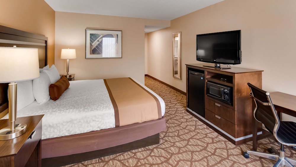 Standard Room, 1 King Bed, Non Smoking, Refrigerator & Microwave