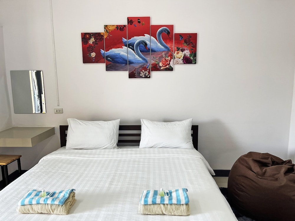 Deluxe Room, 1 King Bed, Accessible, Garden View photo 1